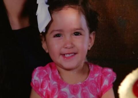 Mulher diz que viu fantasma de filha e mostra imagens