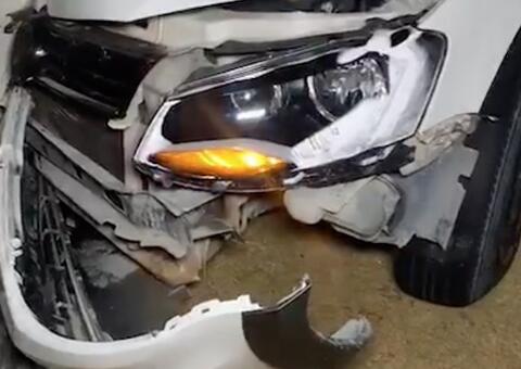 Avenida fica sem energia em Manaus após carro arrastar poste