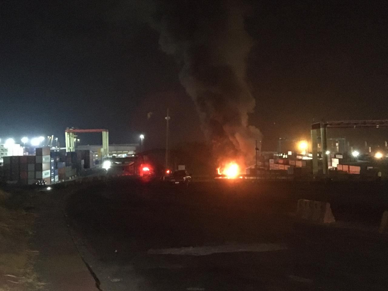 Tanques químicos têm risco de explosão no Porto Chibatão, diz Bombeiros