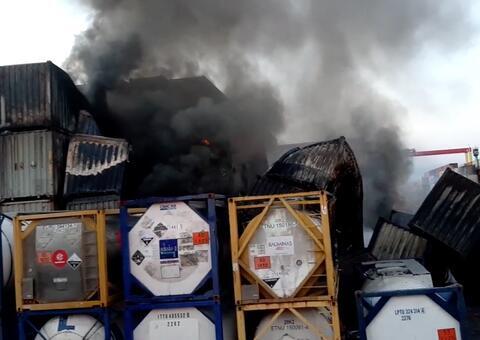 Vídeo mostra rastro de destruição no Porto Chibatão; incêndio continua