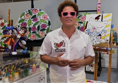 Romero Britto ignora perguntas de Pedro Bial após polêmica
