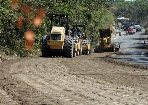 Seminf aplica nova técnica no recapeamento asfáltico do Puraquequara