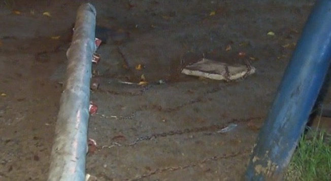 Menino de 12 anos morre ao enroscar pescoço em corrente de balanço