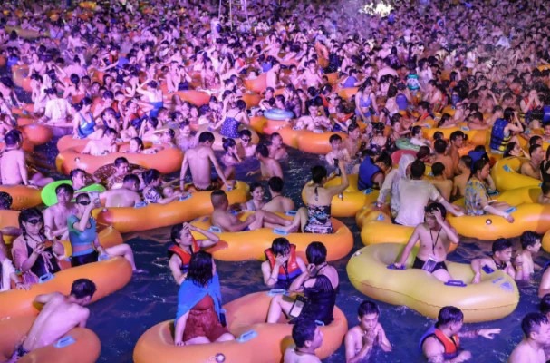 OMS não repudia megafesta em Wuhan: 'as pessoas não podem ser culpadas'