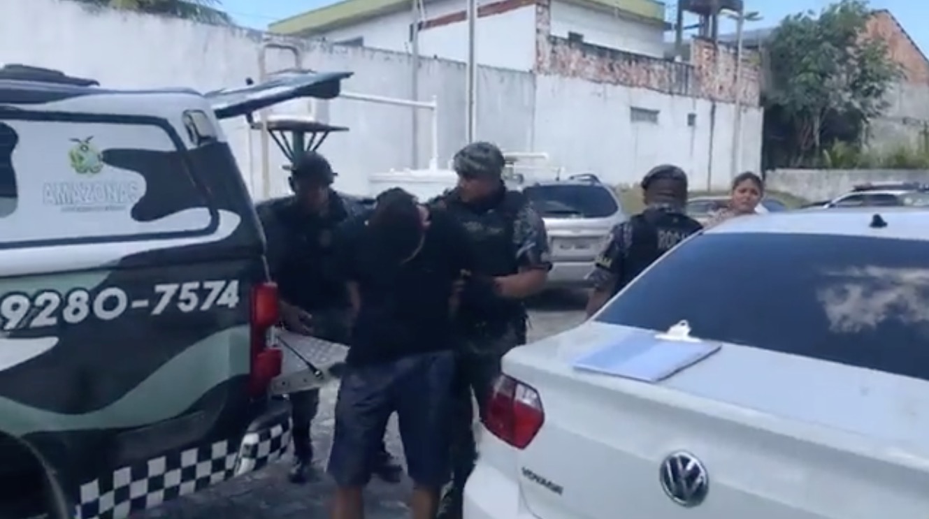 Suposto pistoleiro do CV é preso caminhando com pistola em Manaus 