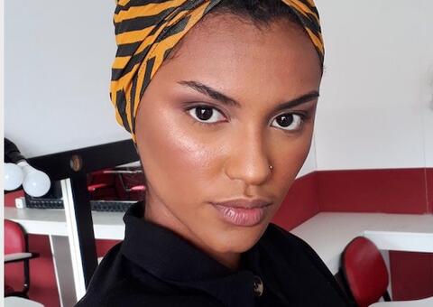 Modelo Cassiane Barbosa faz Live com maquiadora especialista em Pele Negra