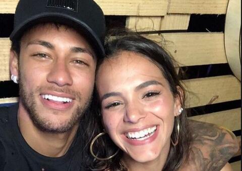 Bruna Marquezine curte vídeo de Neymar e fãs piram