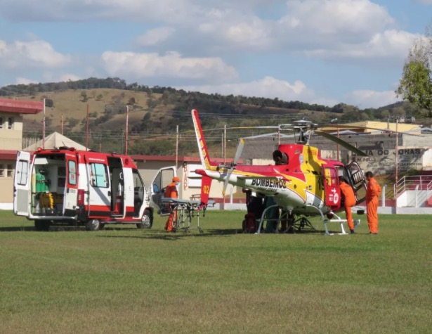 Criança é internada após explosão de bomba na boca