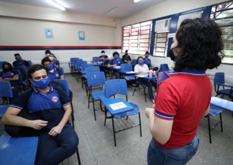 Casos de Covid-19 foram registrados em 34 escolas de Manaus, diz Sinteam