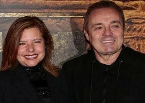 Em foto rara, Rose Miriam posa com os filhos e cita Gugu 