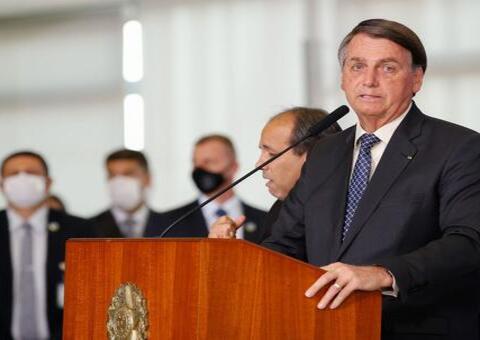 Bolsonaro fala em estender auxílio mas que R$ 600 ‘é muito’