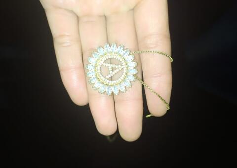 Jovem é estuprada em construção de igreja e recebe pingente