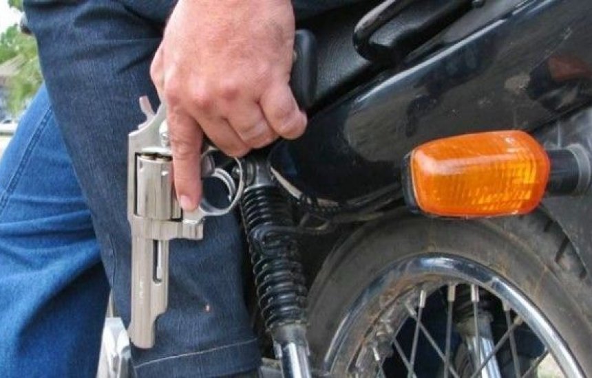 Mulher é baleada por falso mototaxista ao reagir a assalto no Amazonas