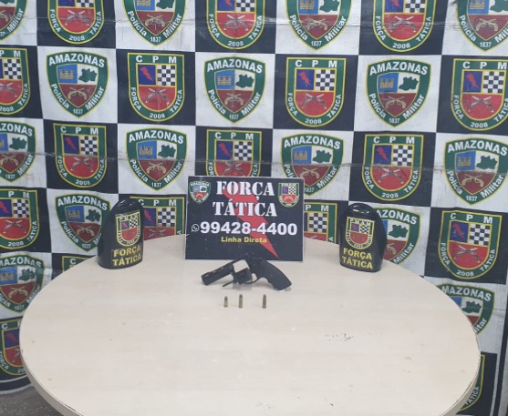 Homem é preso ao ser flagrado 'passeando' armado em rua de Manaus 