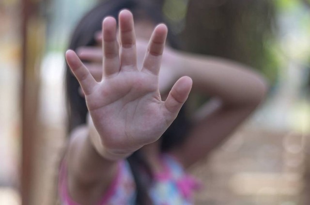 Menina de 10 anos estuprada pelo tio ganha nova identidade