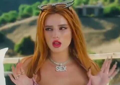 Ex-Disney, Bella Thorne anuncia canal pornô e bomba em acessos 
