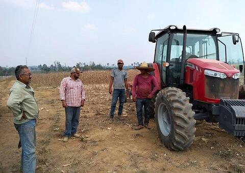 Safra de milho ganha reforço de máquinas em município do Amazonas