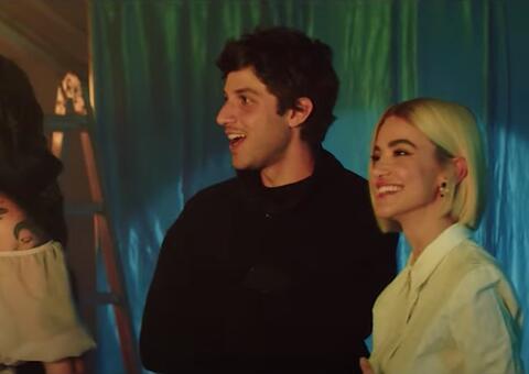 Manu Gavassi lança clipe com participação Chay Suede e Laura Neiva