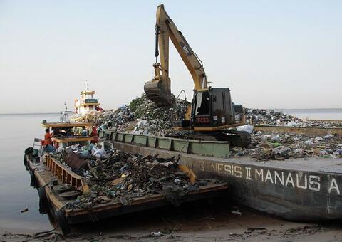 Semulsp recolhe resíduos sólidos em comunidades ribeirinhas de Manaus
