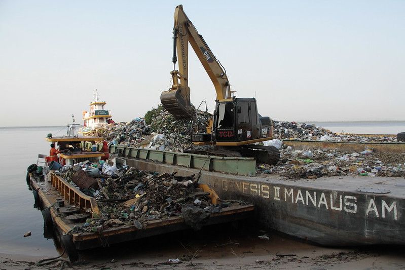 Semulsp recolhe resíduos sólidos em comunidades ribeirinhas de Manaus