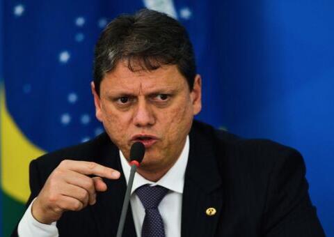 Ministro garante contrato para asfaltamento de trecho da BR-319 neste ano 