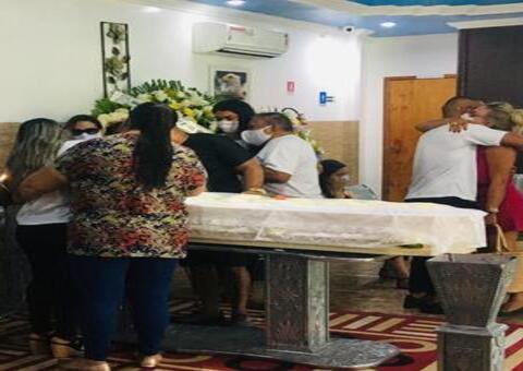 Velório de adolescente assassinada na Holanda é marcado por dor e revolta 