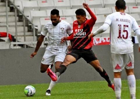 Fluminense impõe terceira derrota seguida ao Athletico-PR