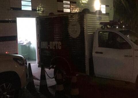 Mãe tenta salvar filho de ser executado, mas adolescente morre em Manaus 