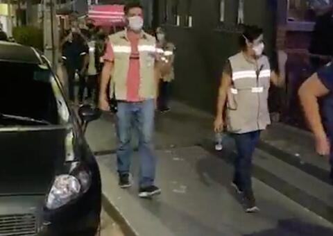 Bares e restaurantes são fiscalizados em ação contra aglomerações em Manaus