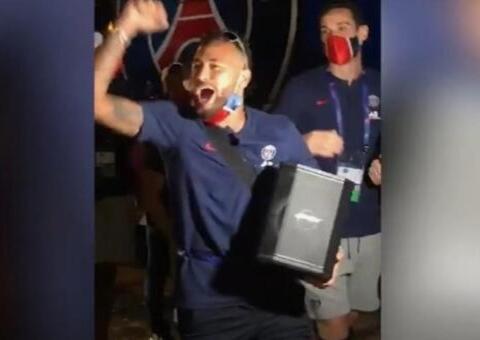 Internautas fazem aposta sobre música que tocará na caixa de som de Neymar