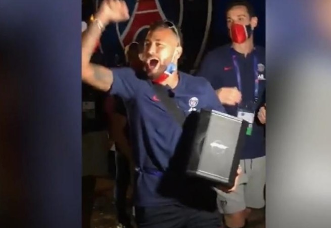 Internautas fazem aposta sobre música que tocará na caixa de som de Neymar