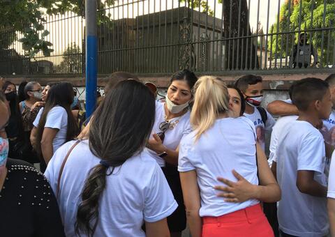 Choros e protestos marcam enterro de amazonense assassinada na Holanda