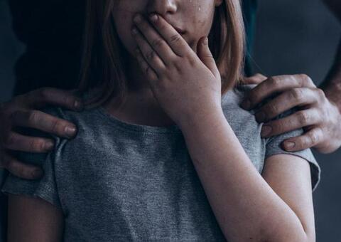 Homem é preso após obrigar menina de 13 anos a masturbá-lo 