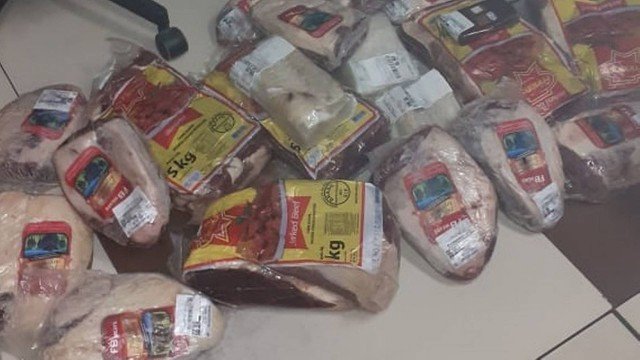 Homem é preso suspeito de roubar 50kg de carne em supermercado