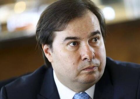 Rodrigo Maia reage contra ameaça de Bolsonaro a jornalista