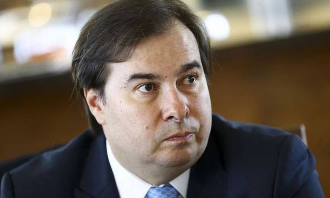 Rodrigo Maia reage contra ameaça de Bolsonaro a jornalista