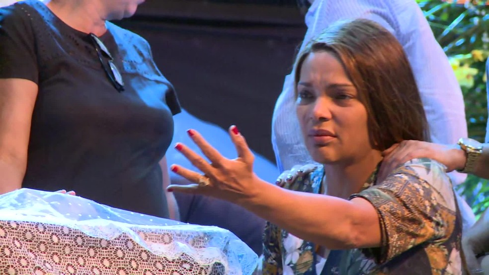 Deputada Flordelis é denunciada por suspeita de mandar matar marido