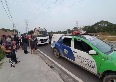 Polícia atira em pneus de ônibus e frustra assalto aterrorizante em Manaus