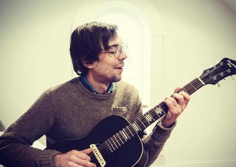 Morre o cantor Justin Townes Earle, filho de Steve Earle, aos 38 anos