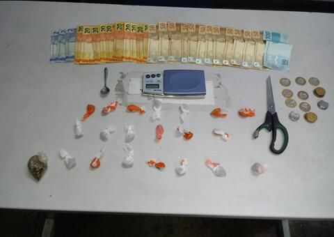 Cadeirante é preso vendendo drogas dentro de casa em Manaus 