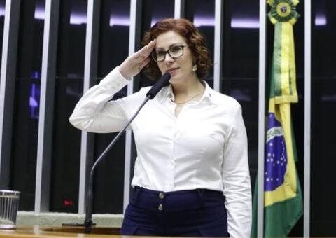 Deputada Carla Zambelli é internada após testar positivo para Covid-19