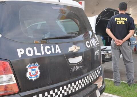 Menino de 8 anos morre atropelado pela tia na garagem de casa