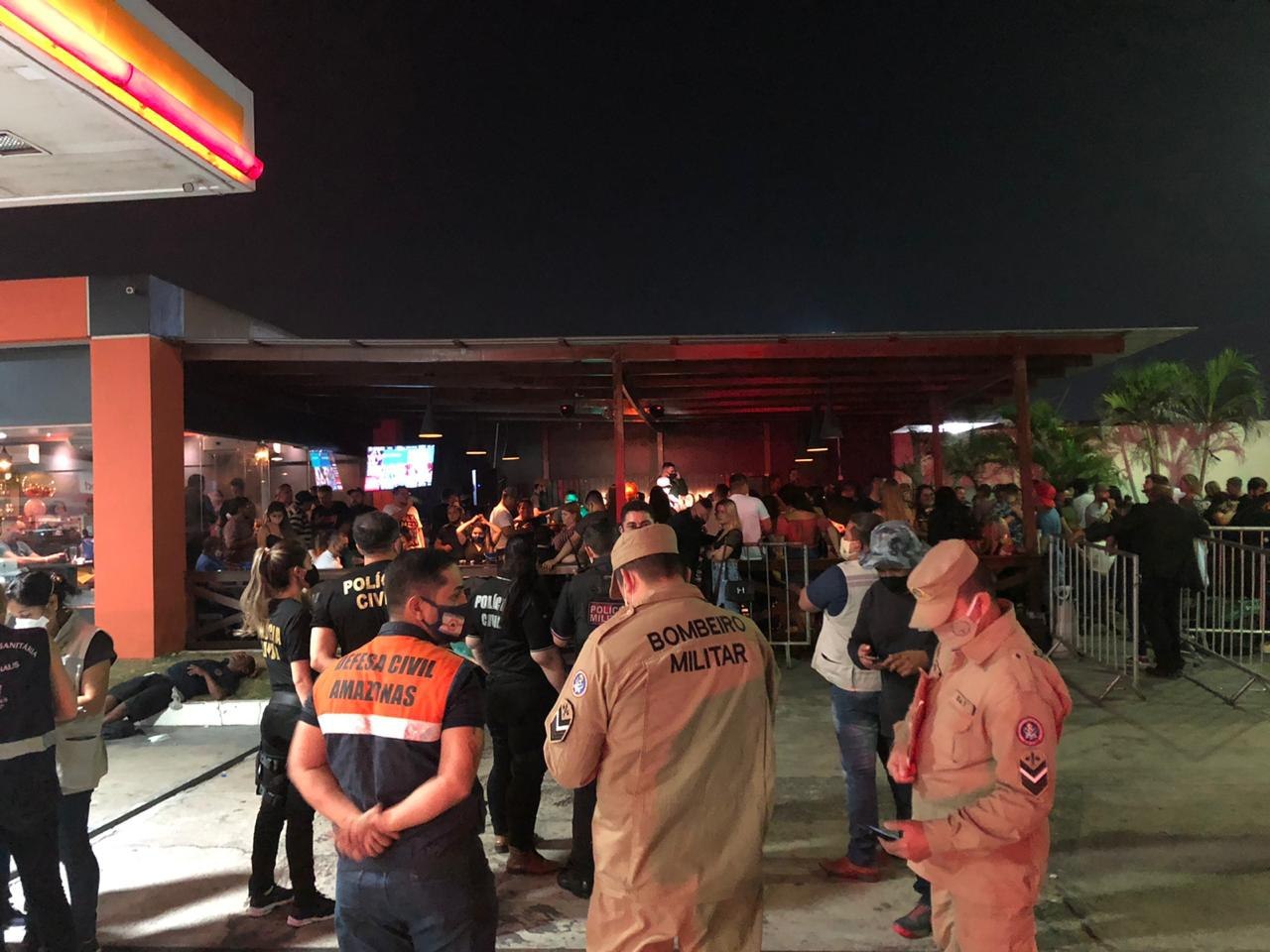 Oito bares com aglomeração são fechados durante fiscalização em Manaus