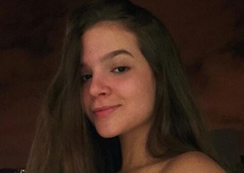 Mel Maia exibe novas tatuagens no pescoço e na cintura 