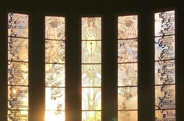 Universidade oferece bolsa de R$ 10 mil para não fazer nada