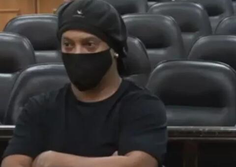 Ronaldinho Gaúcho é liberado de prisão paraguaia e poderá voltar ao Brasil