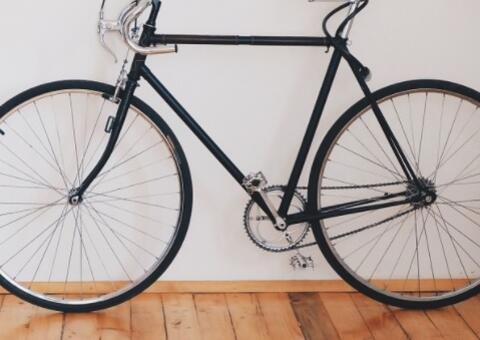 Adolescente mata irmão de 12 anos após briga por bicicleta 