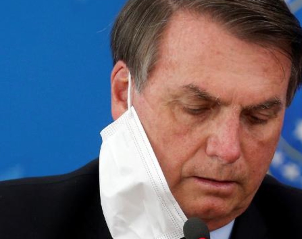 Bolsonaro sanciona medida que dispensa reembolso por shows cancelados