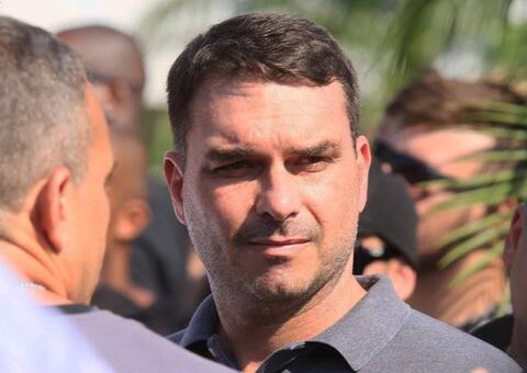 Flávio Bolsonaro é diagnosticado com covid-19