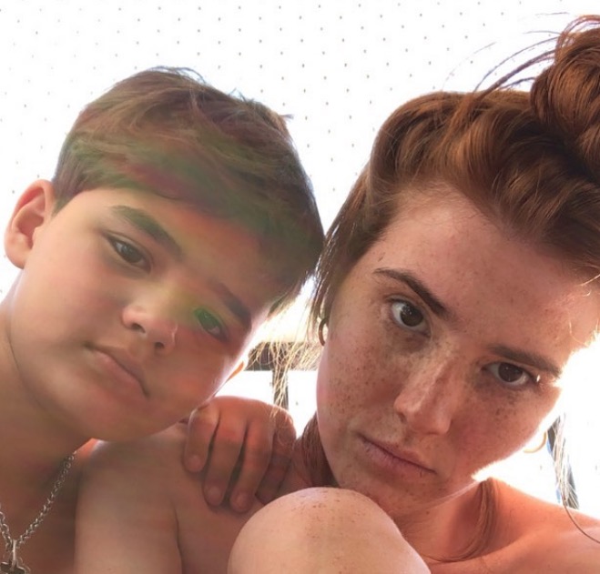 Atriz Mariah de Moraes desabafa sobre maternidade solo